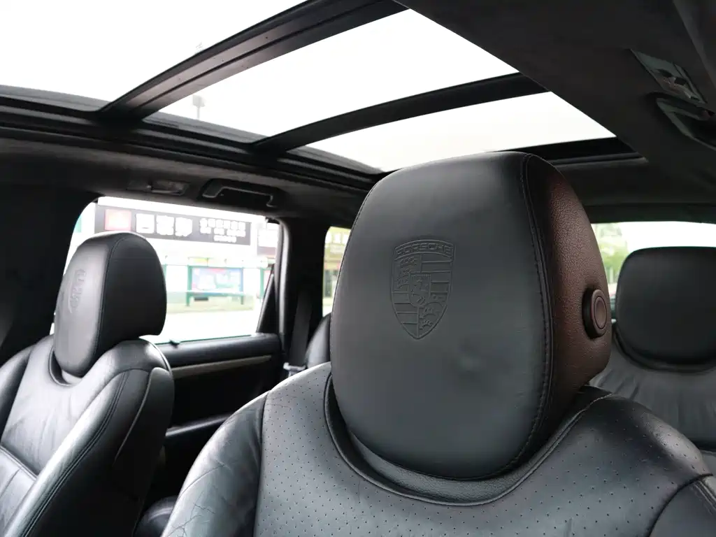 Porsche Cayenne — миниатюра 17