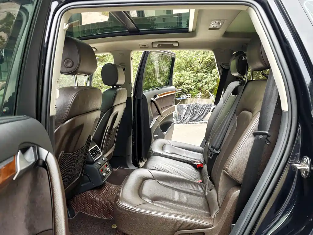 Audi Q7 — миниатюра 8