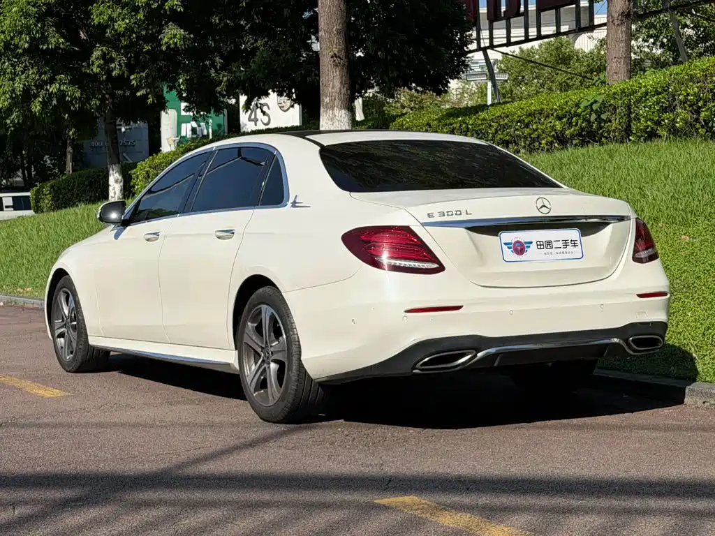 Mercedes-Benz E-Class — миниатюра 4