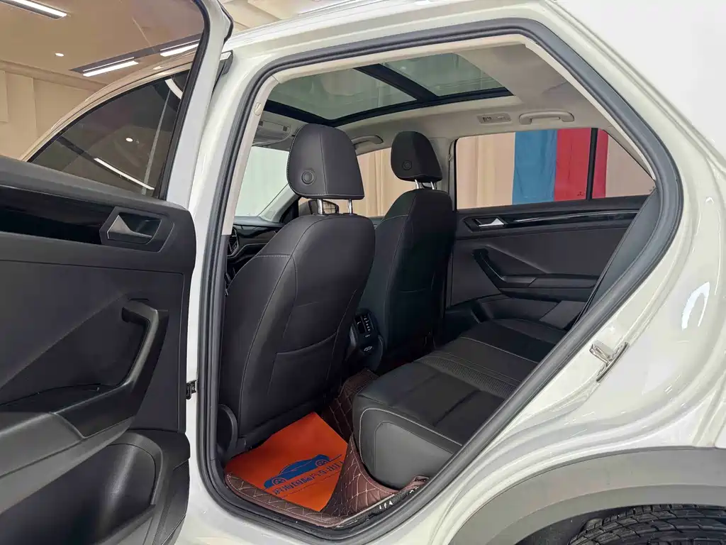 Volkswagen T-Roc — миниатюра 8