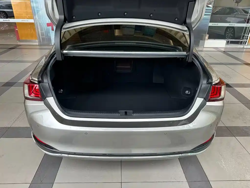 Lexus ES — миниатюра 5