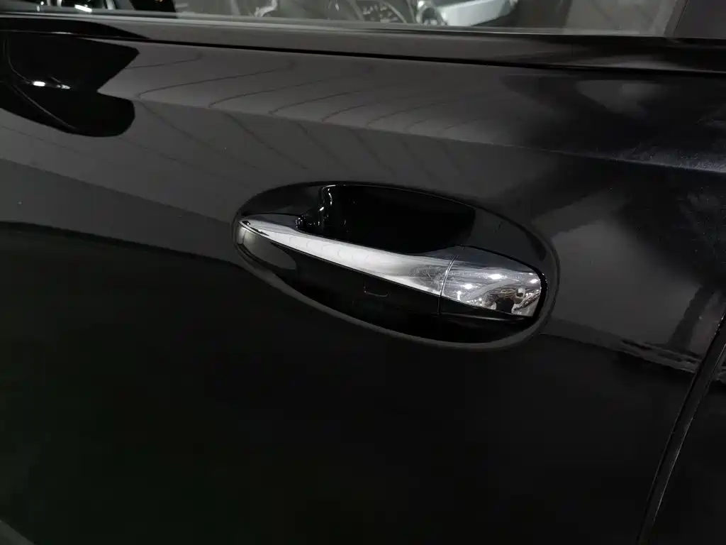Mercedes-Benz GLB — миниатюра 18