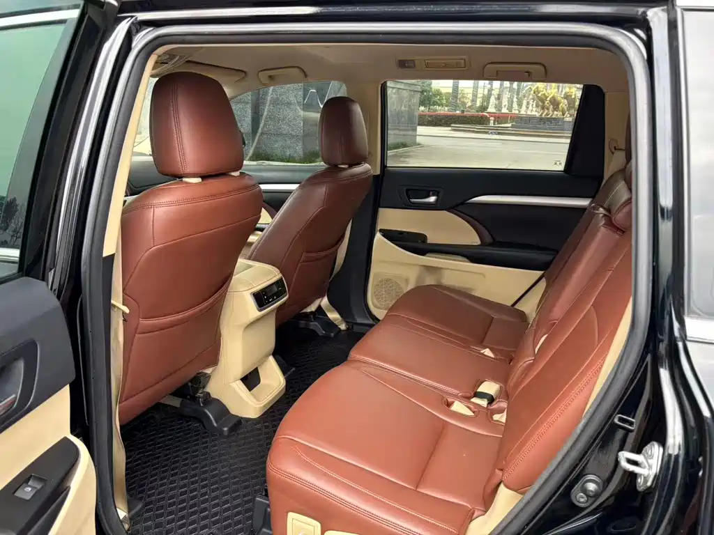 Toyota Highlander — миниатюра 7