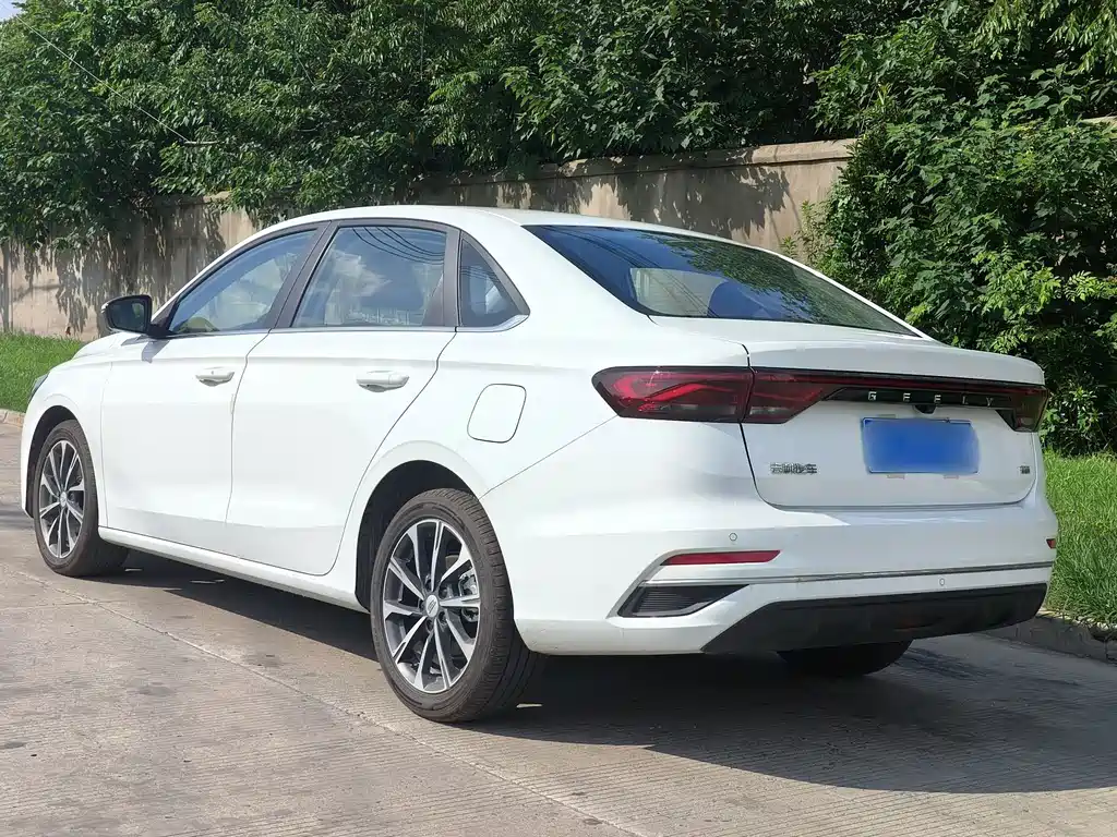 Geely Emgrand — миниатюра 5
