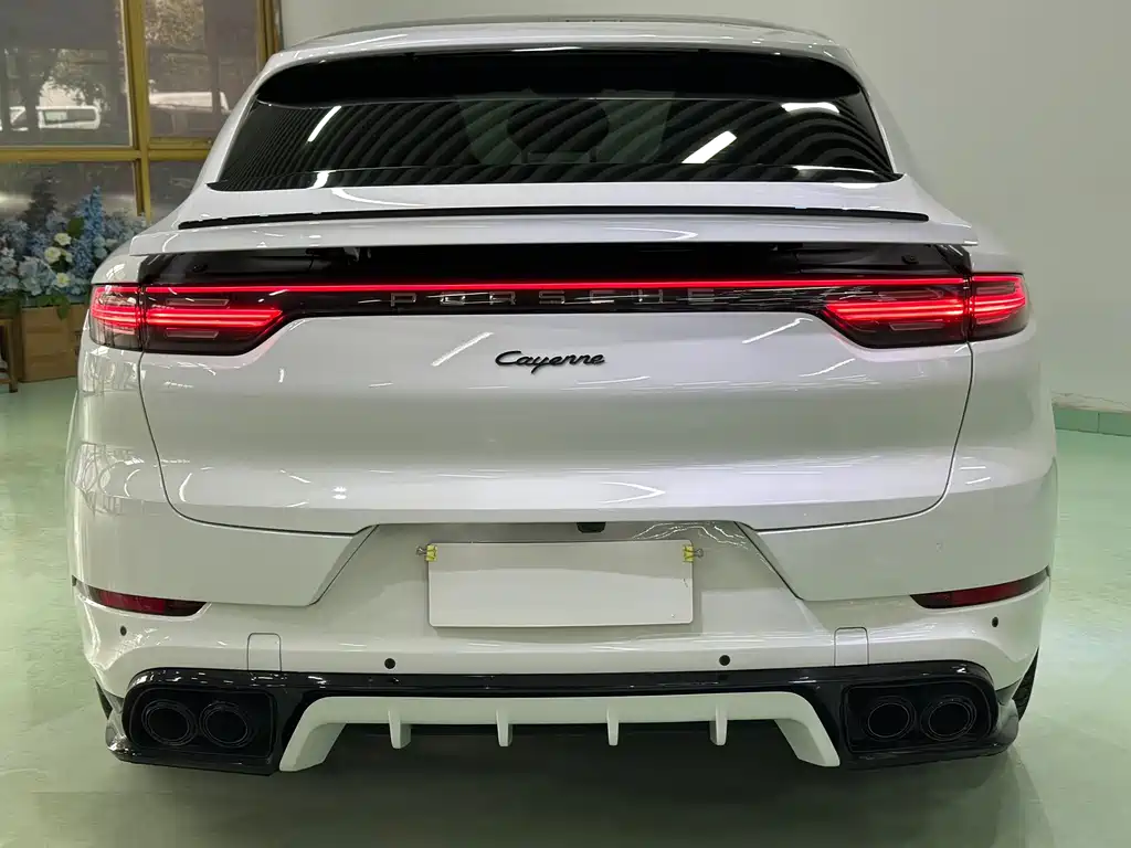 Porsche Cayenne — миниатюра 7