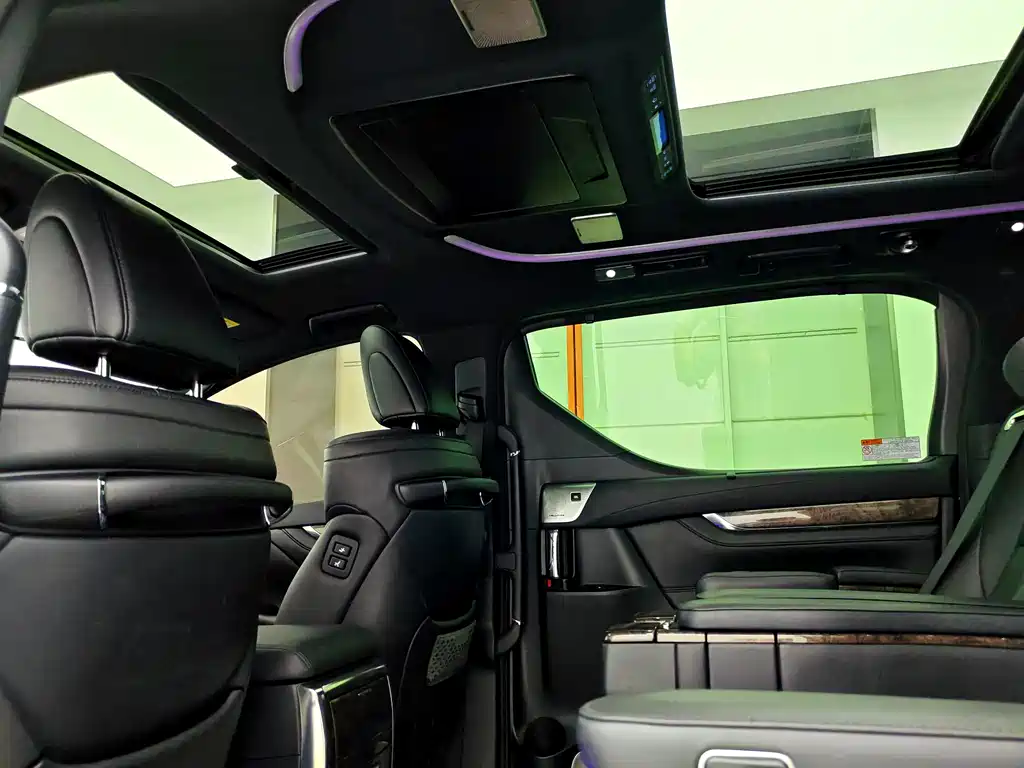Toyota Vellfire — миниатюра 9