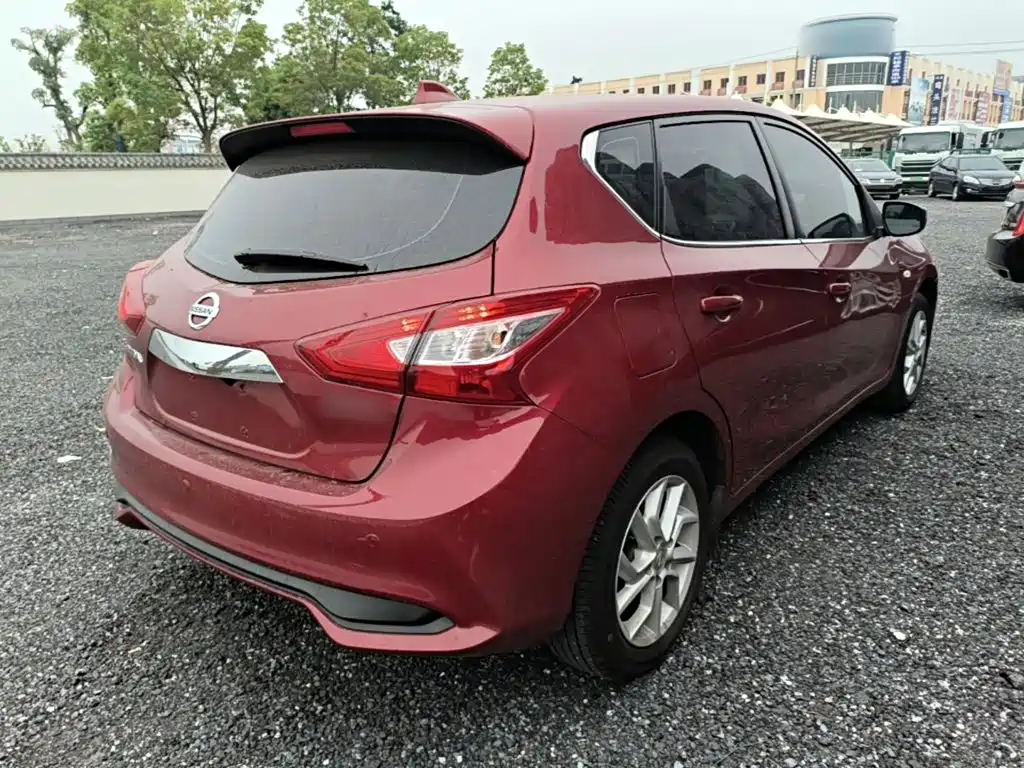 Nissan Tiida — миниатюра 7