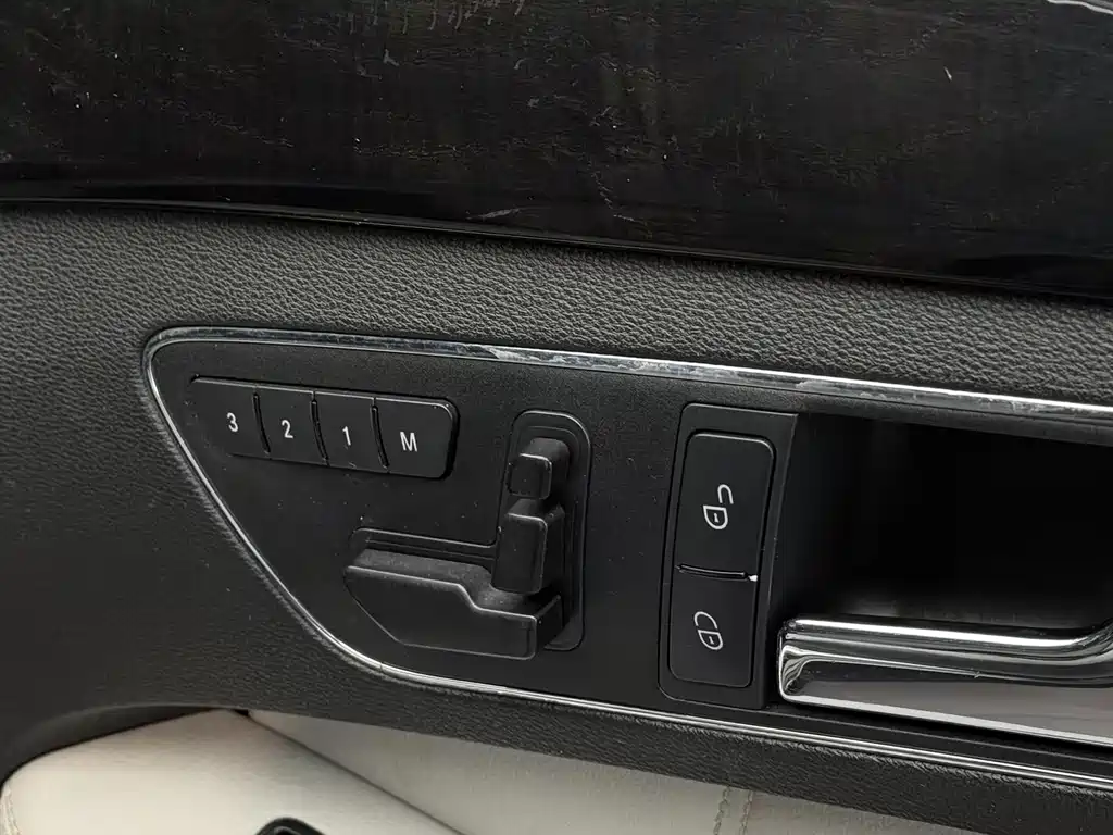 Mercedes-Benz E-Class (Import) — миниатюра 17