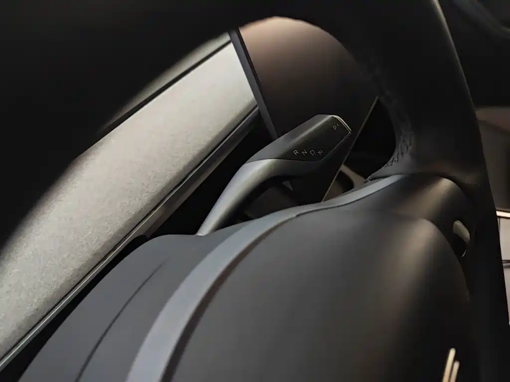Tesla Model Y — миниатюра 14
