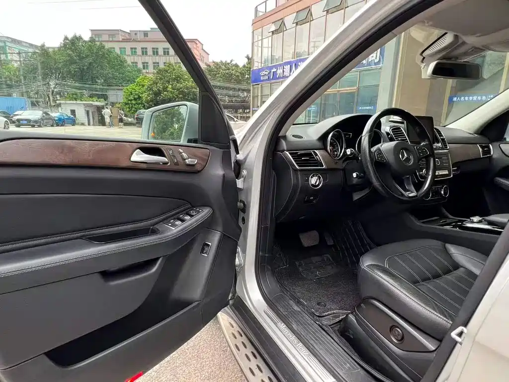 Mercedes-Benz GLE (Import) — миниатюра 7