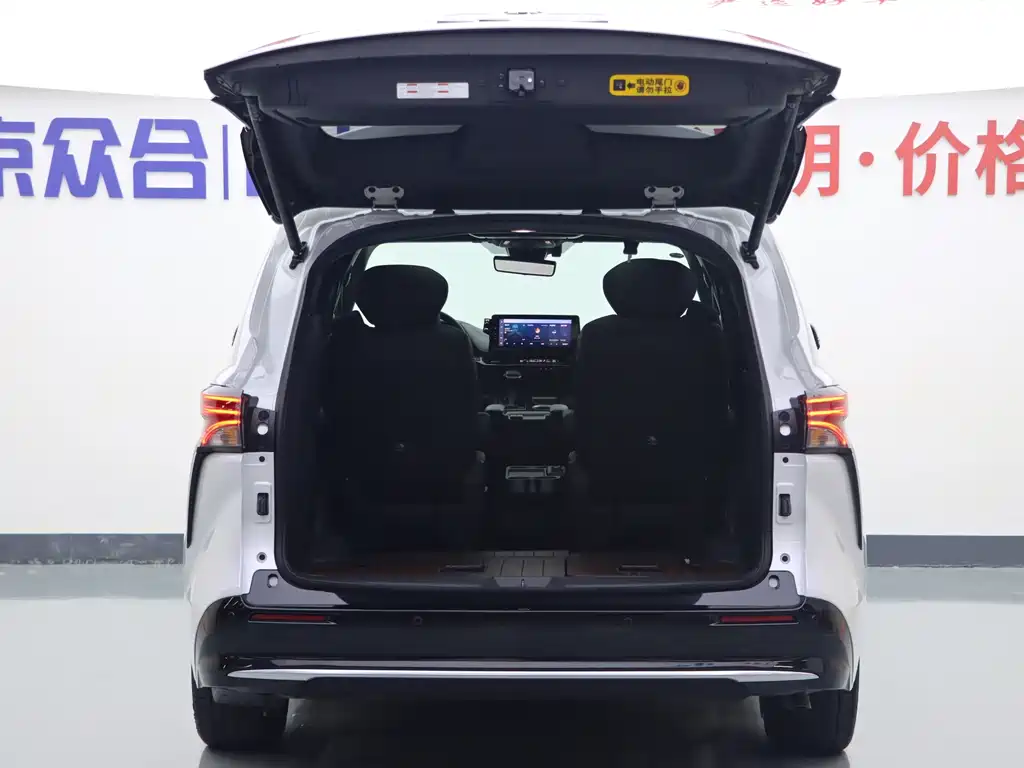 Toyota Sienna — миниатюра 25