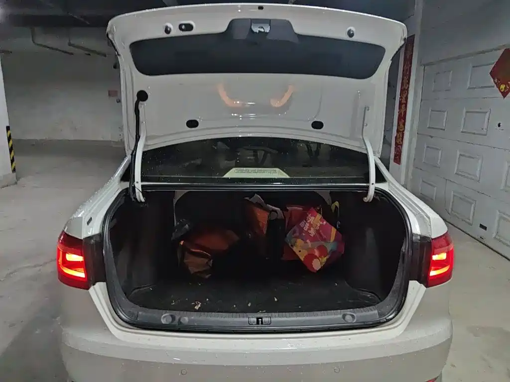 Volkswagen Lavida — миниатюра 10