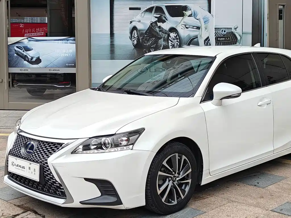 Lexus CT — миниатюра 2