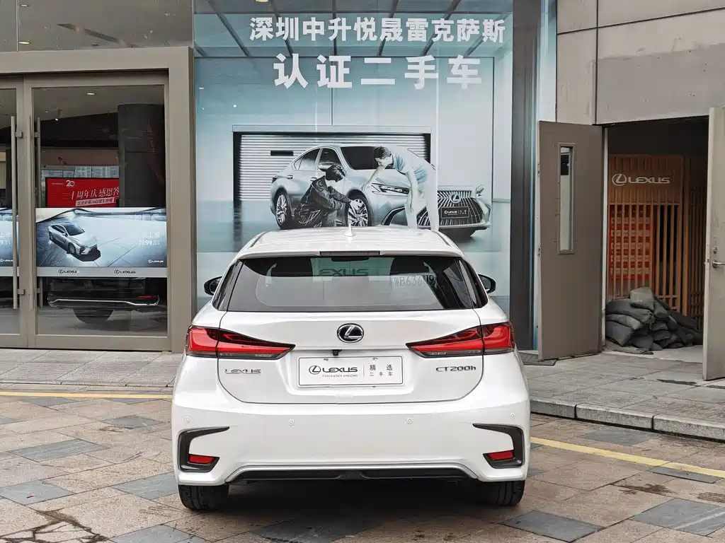 Lexus CT — миниатюра 11