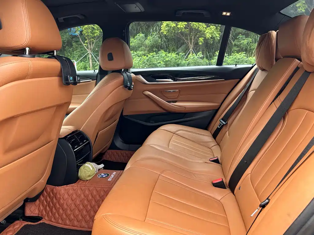 BMW 5 Series — миниатюра 6