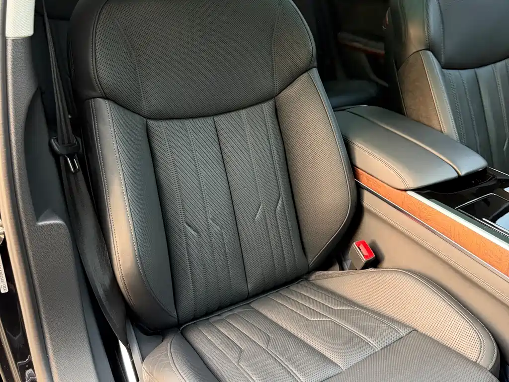 Audi A8 — миниатюра 6