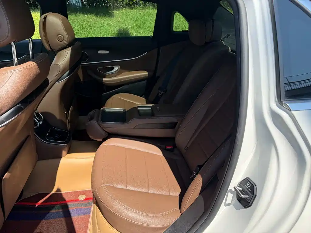 Mercedes-Benz E-Class — миниатюра 12