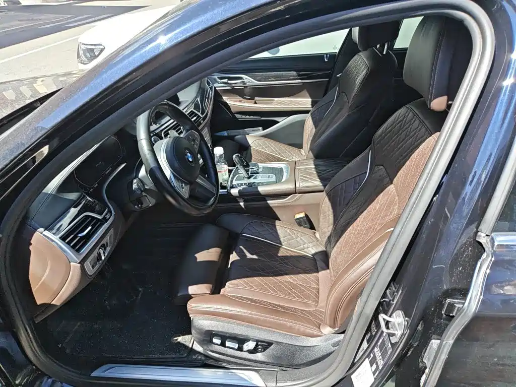 BMW 7 Series — миниатюра 17