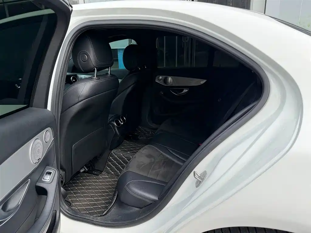 Mercedes-Benz C-Class — миниатюра 11