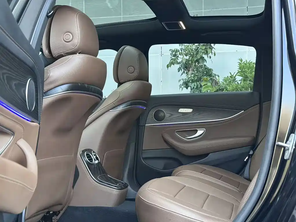 Mercedes-Benz E-Class — миниатюра 9