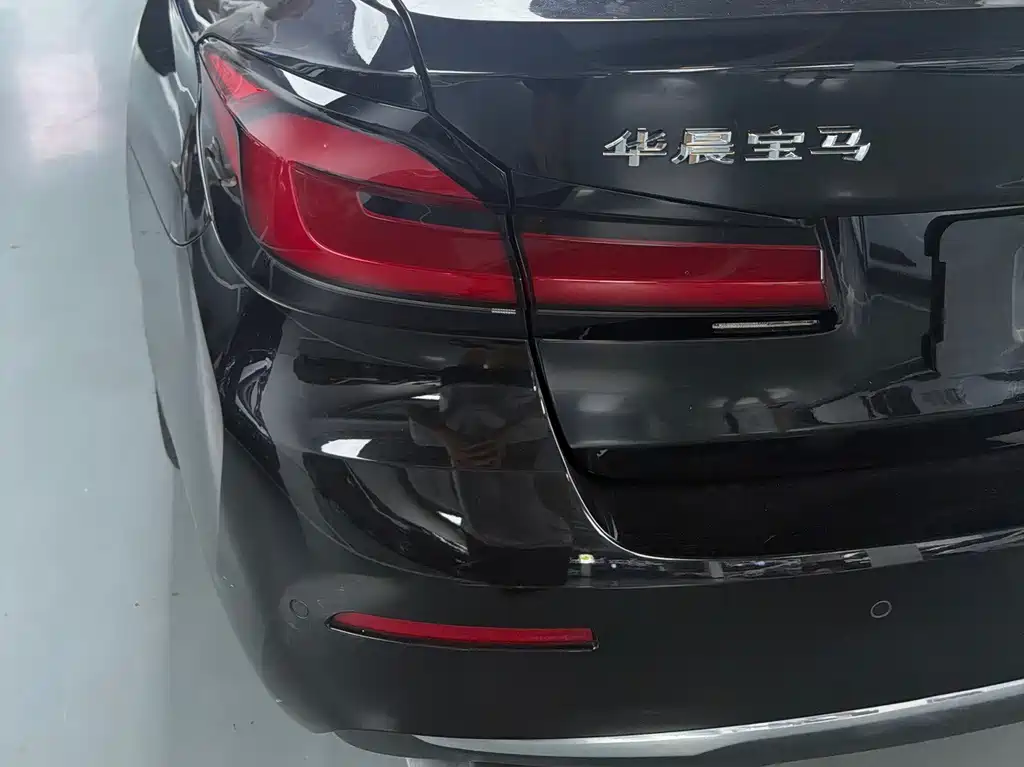 BMW 5 Series — миниатюра 6