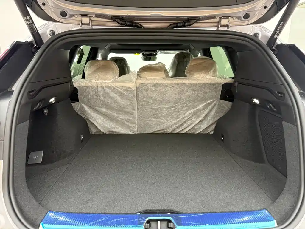 Volvo XC70 PHEV — миниатюра 12