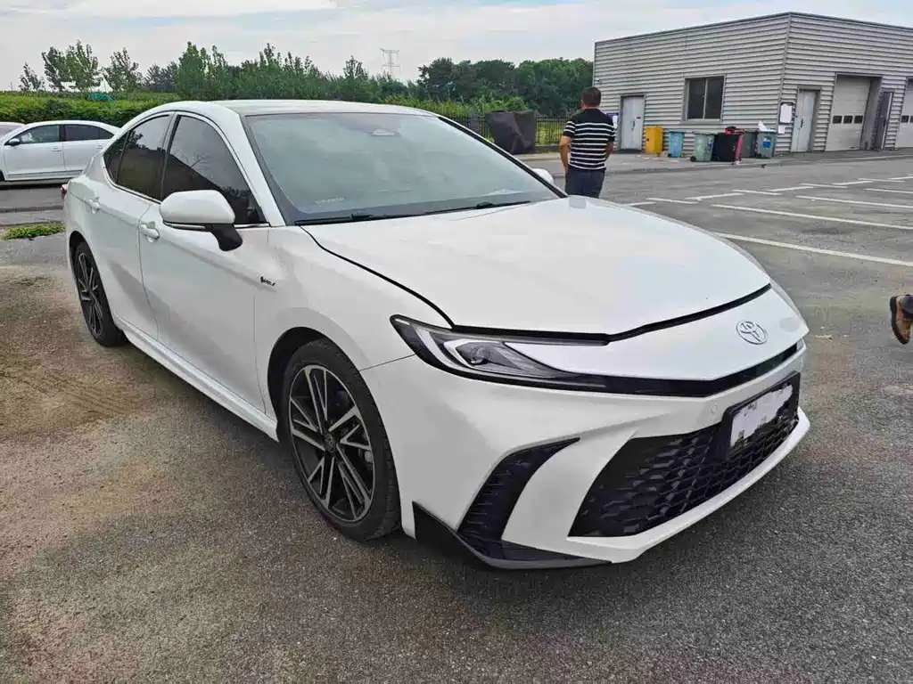 Toyota Camry — миниатюра 3