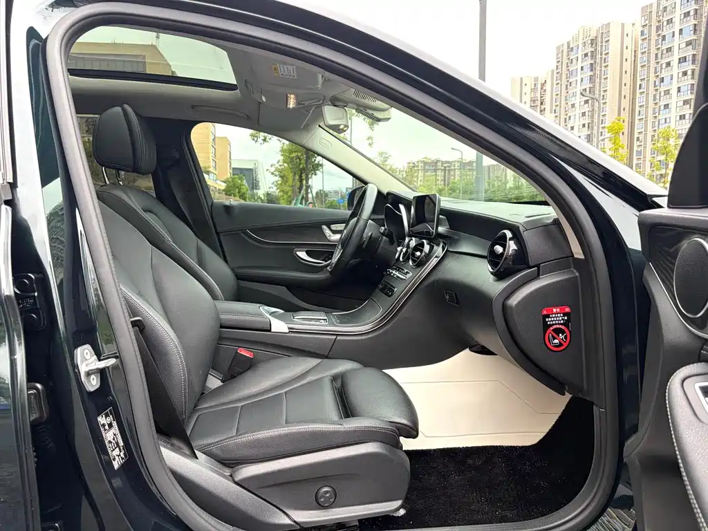 Mercedes-Benz C-Class — миниатюра 12