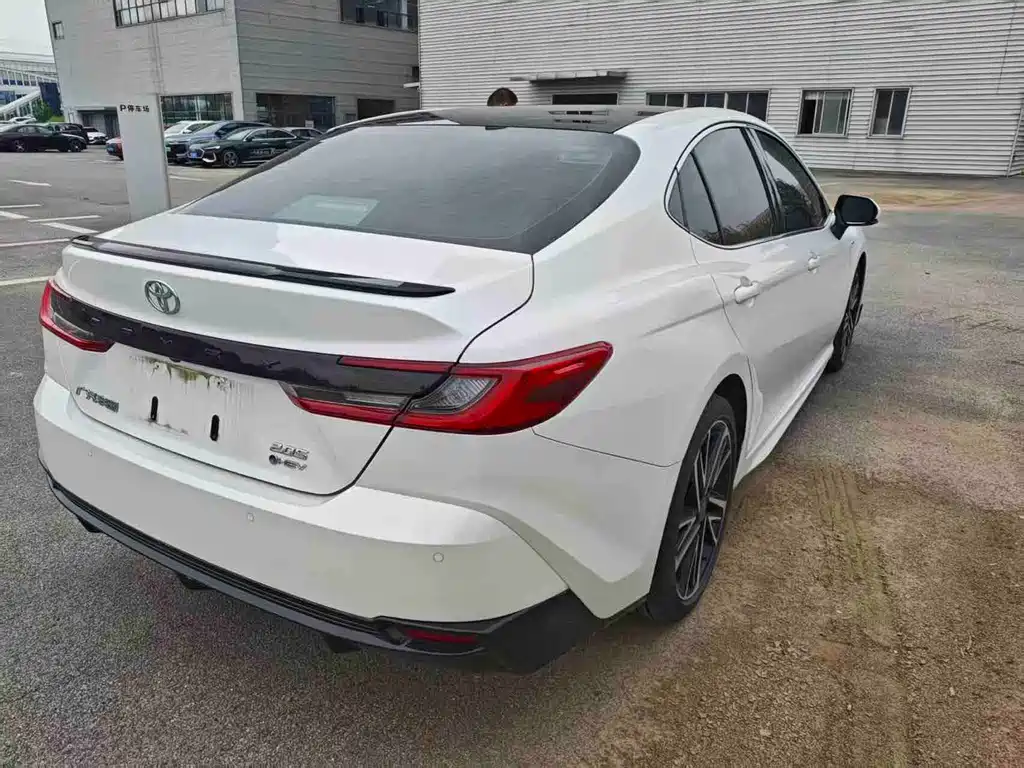 Toyota Camry — миниатюра 6