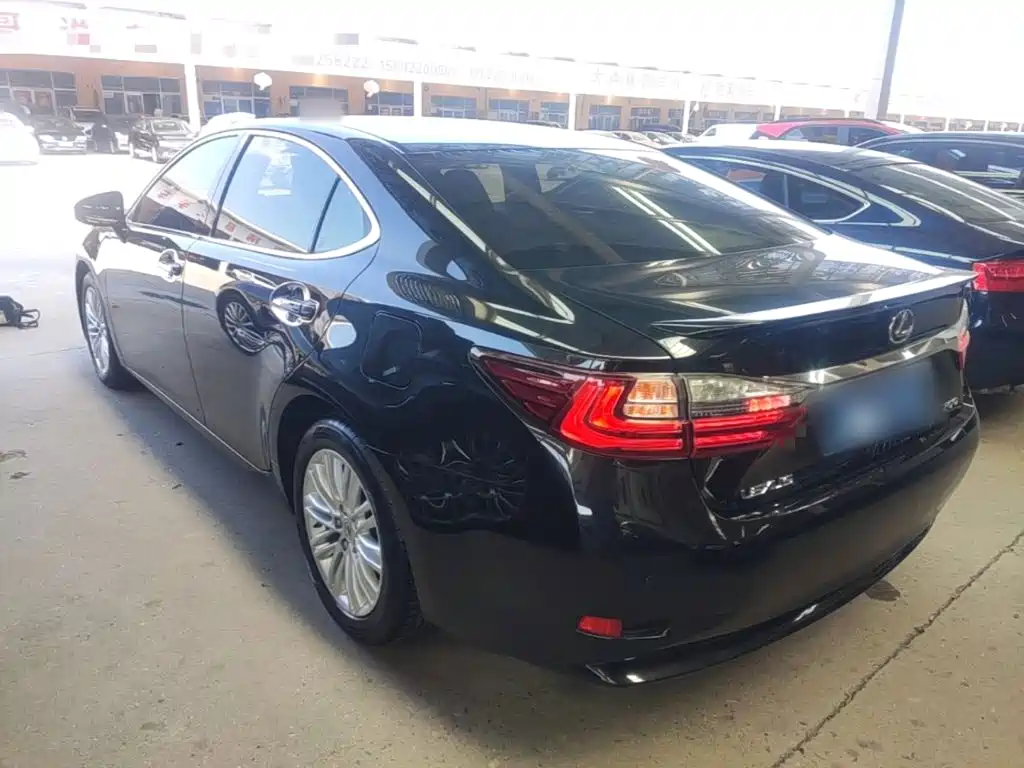 Lexus ES — миниатюра 5