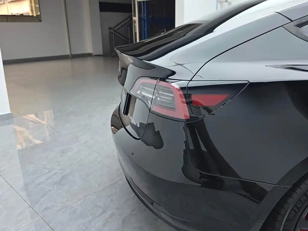 Tesla Model 3 — миниатюра 11