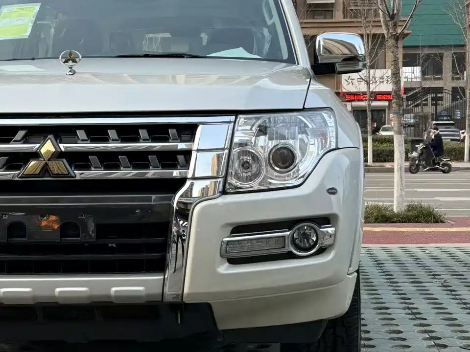 Mitsubishi Pajero (Import) — миниатюра 2