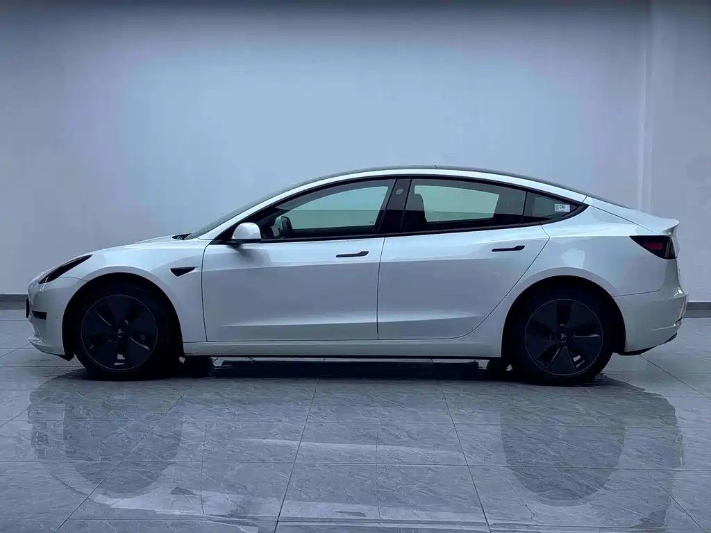 Tesla Model 3 — миниатюра 12