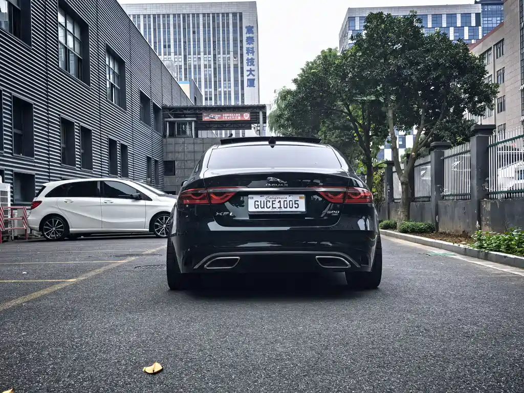 Jaguar XFL — миниатюра 4