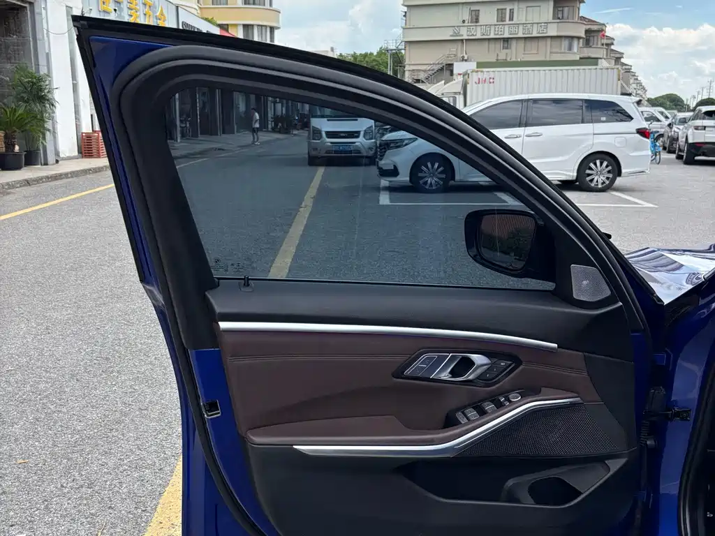 BMW 3 Series — миниатюра 11