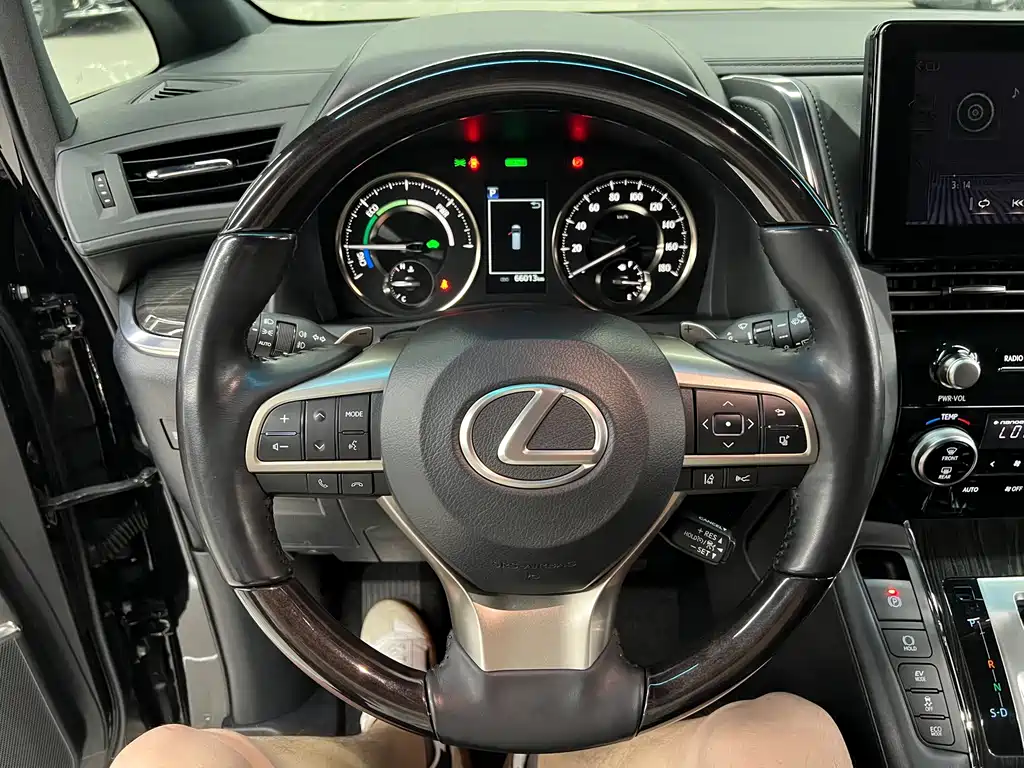 Lexus LM — миниатюра 23