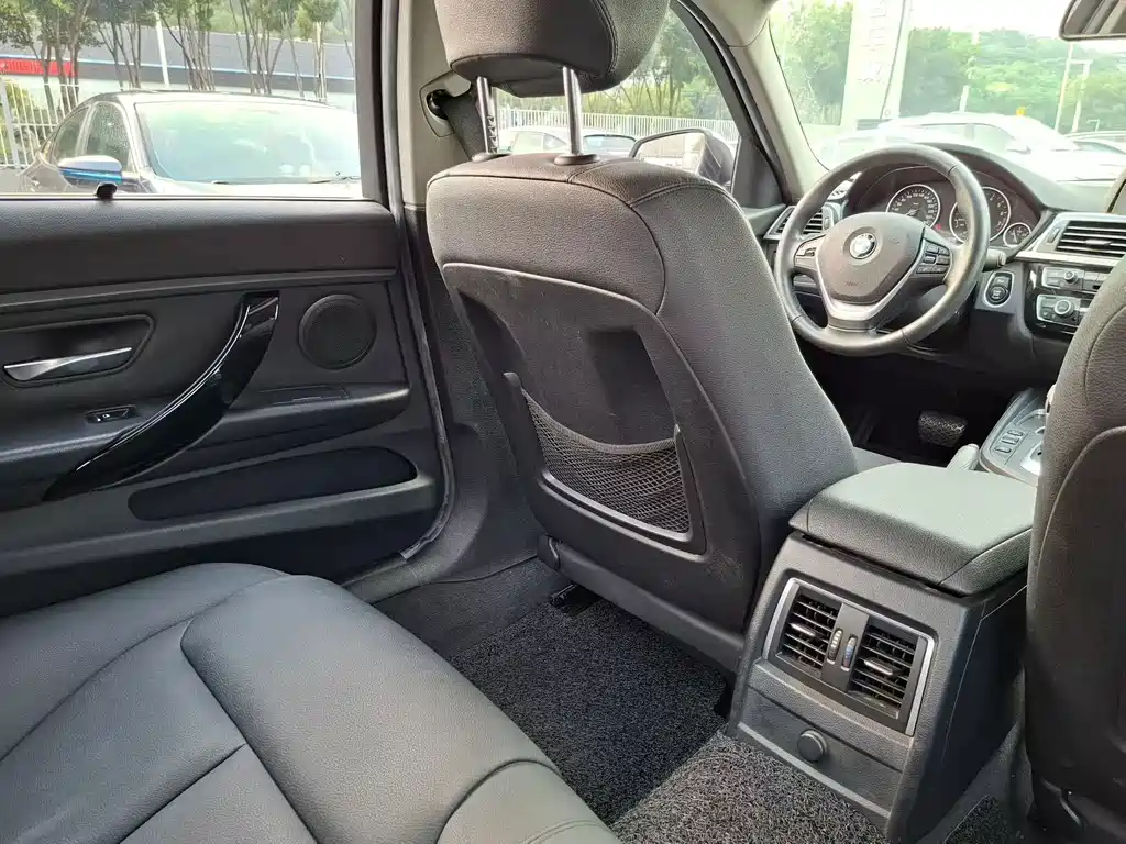 BMW 3 Series — миниатюра 10