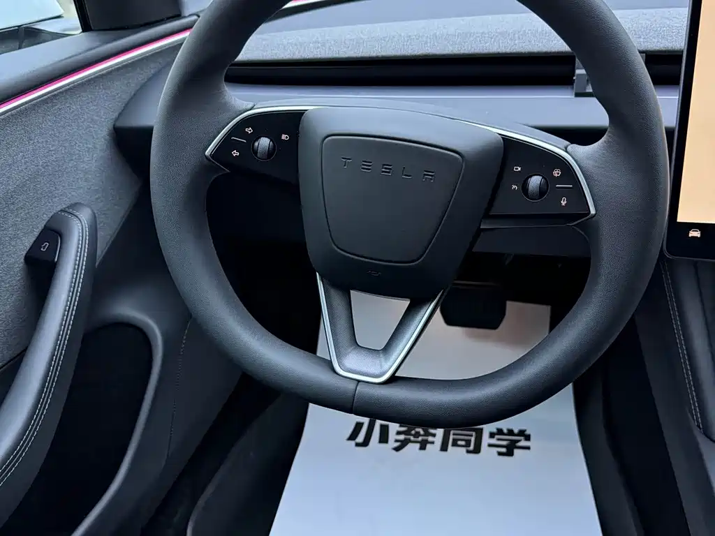Tesla Model 3 — миниатюра 10