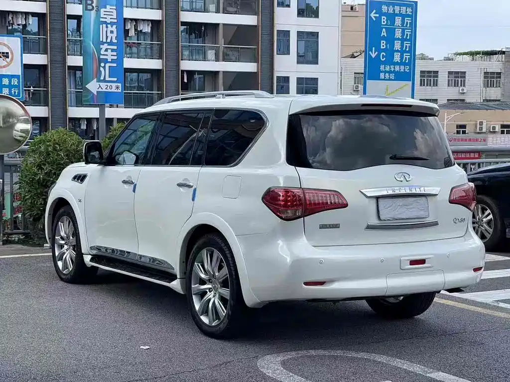 Infiniti QX80 2013 5.6L 4WD