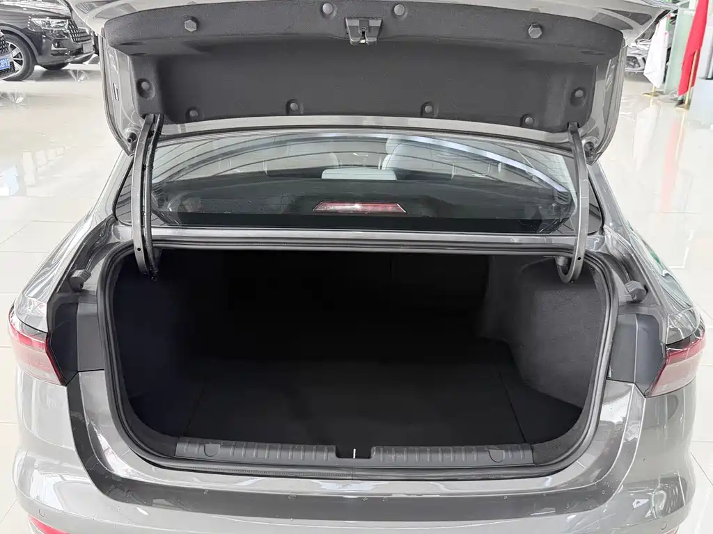 Geely Emgrand — миниатюра 11