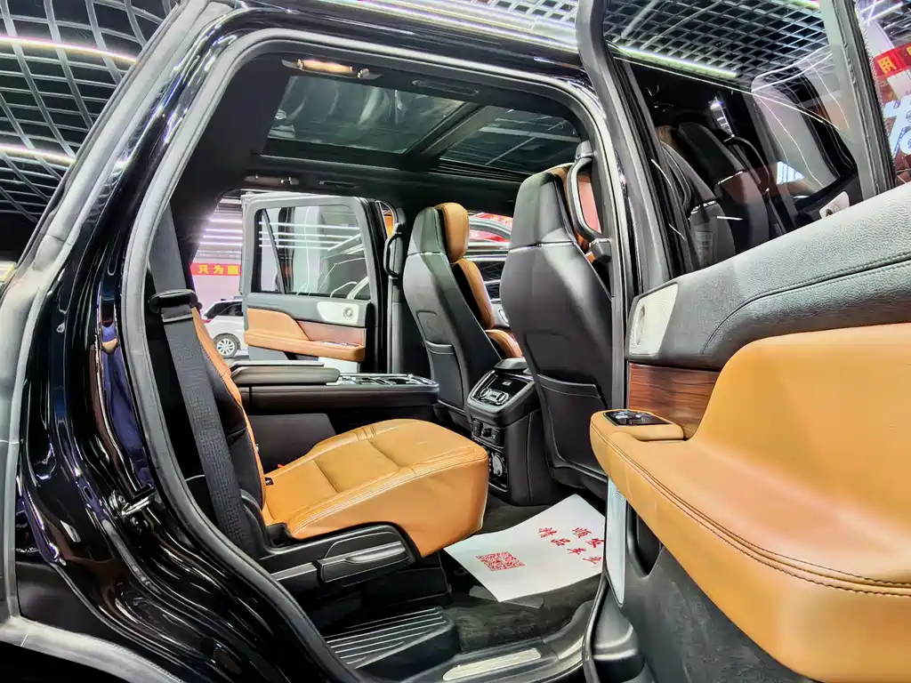 Lincoln Navigator — миниатюра 8