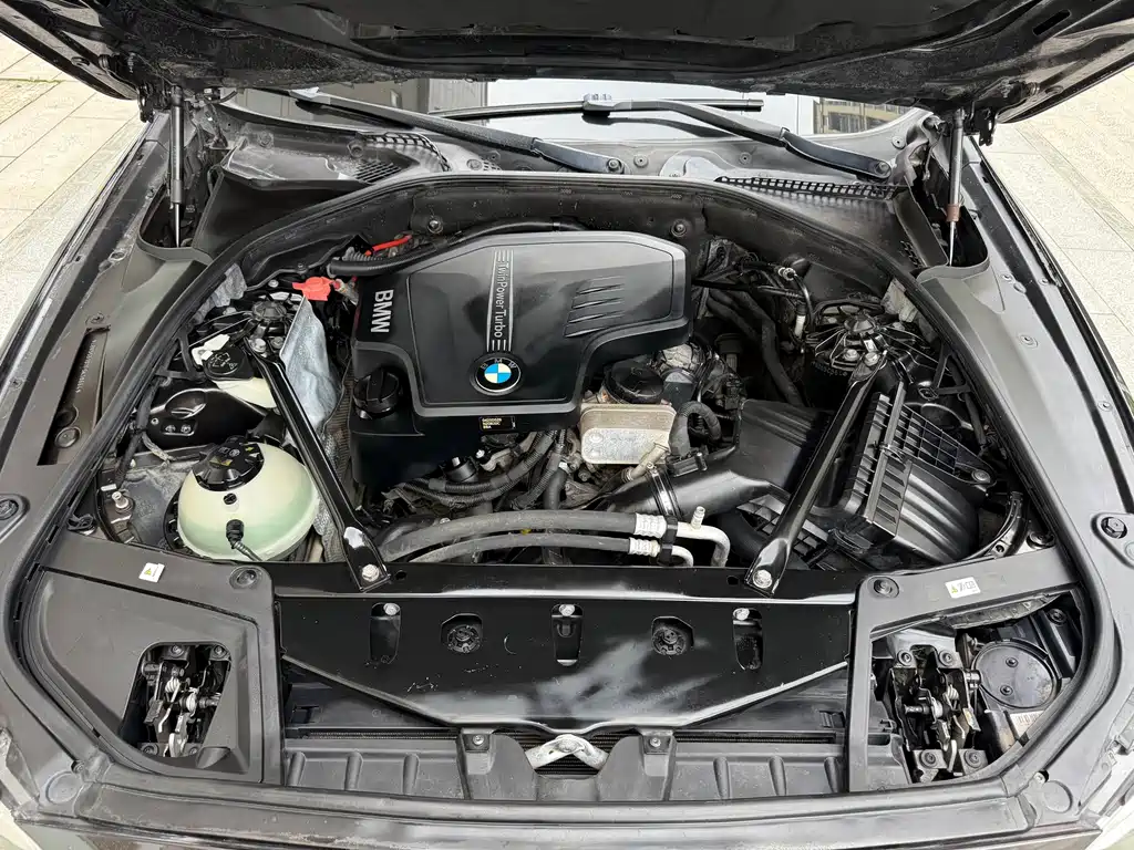 BMW 5 Series — миниатюра 16