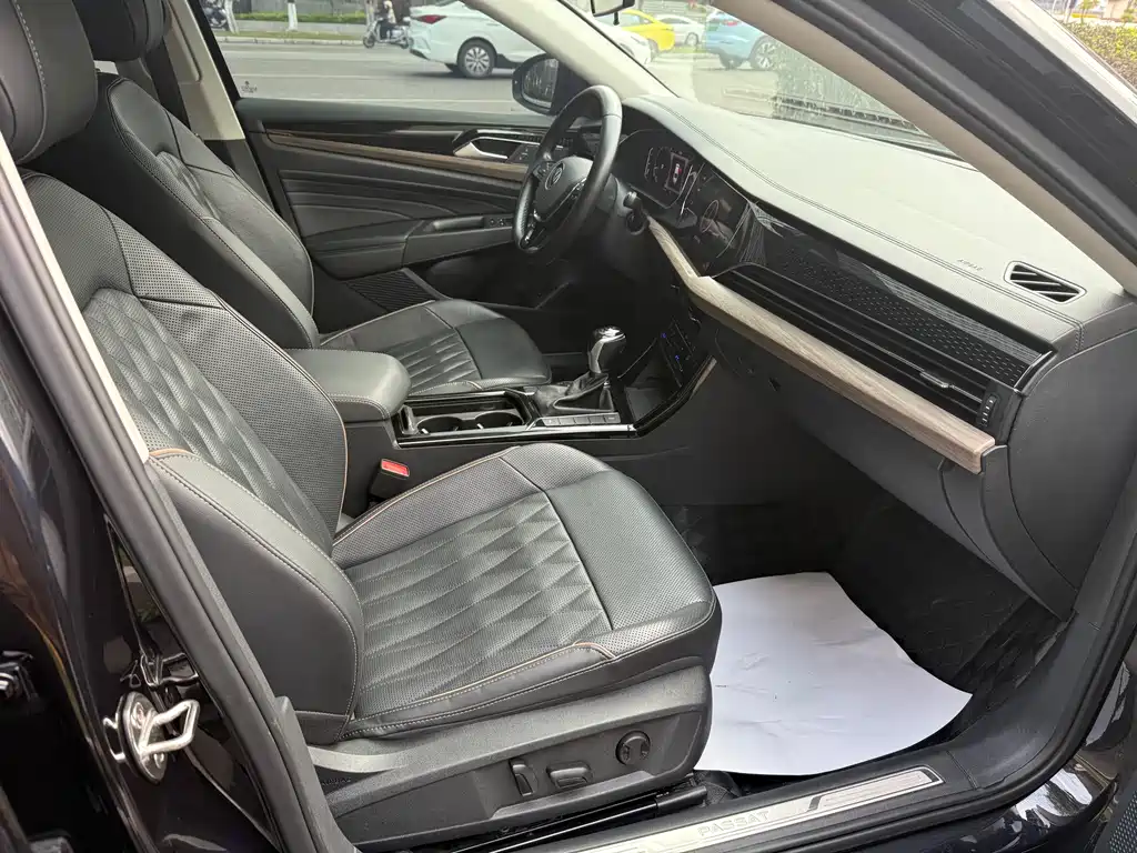 Volkswagen Passat 2020 330TSI Luxury VI