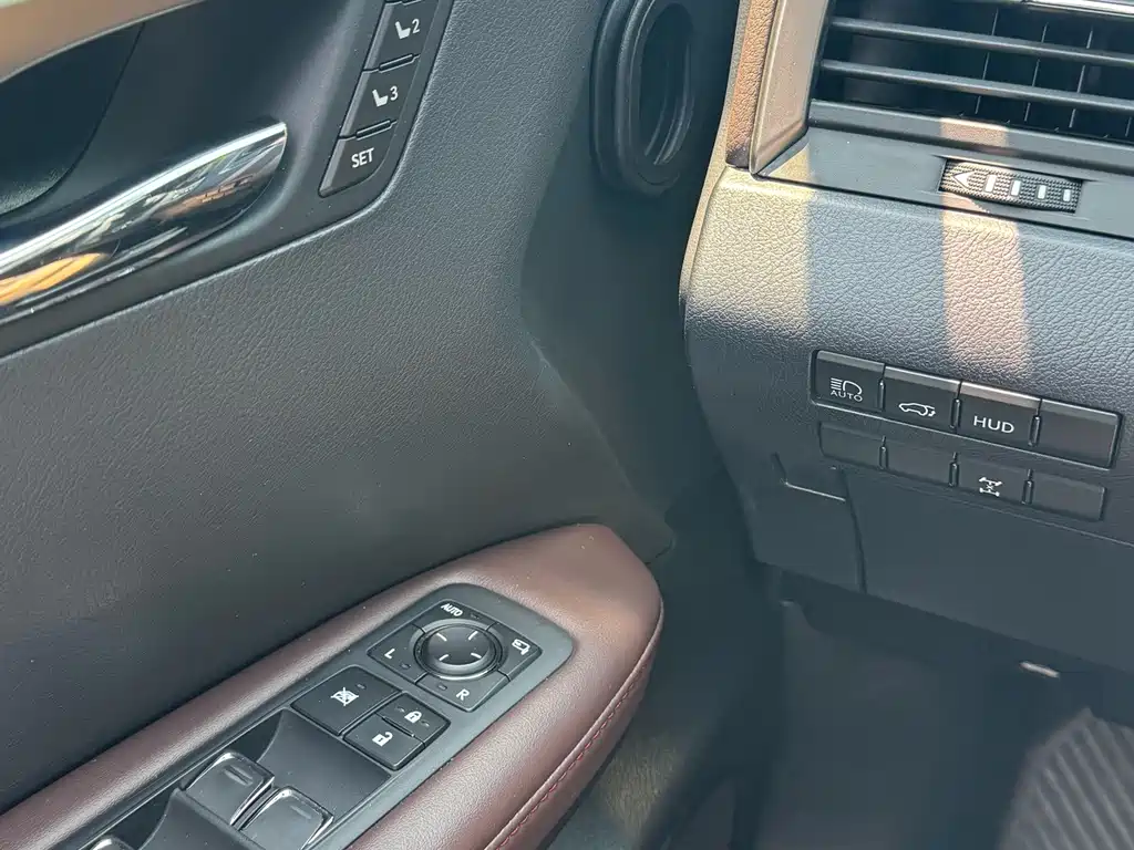 Lexus RX — миниатюра 11