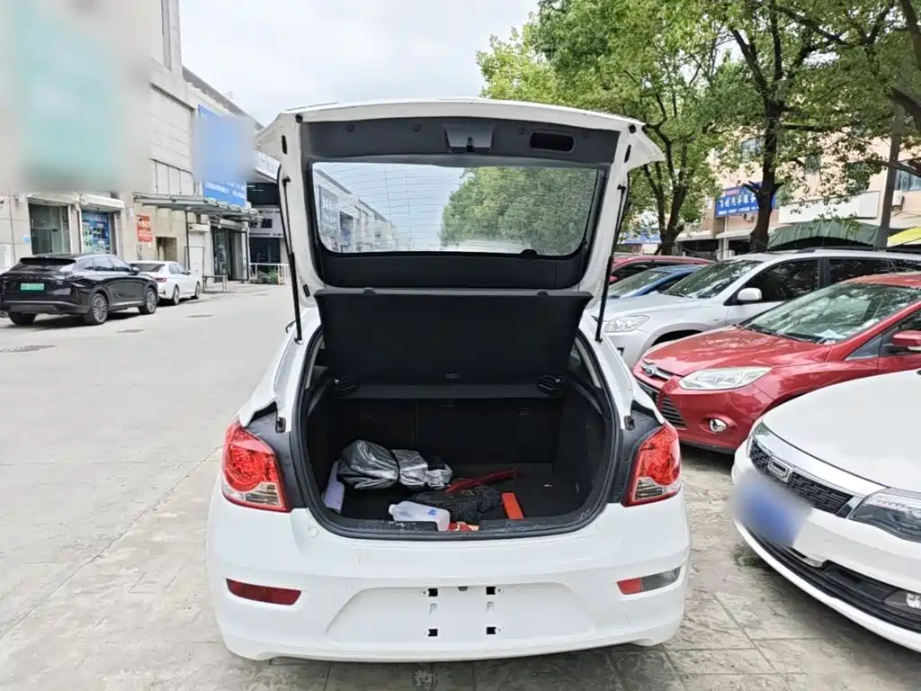 Chevrolet Cruze — миниатюра 19