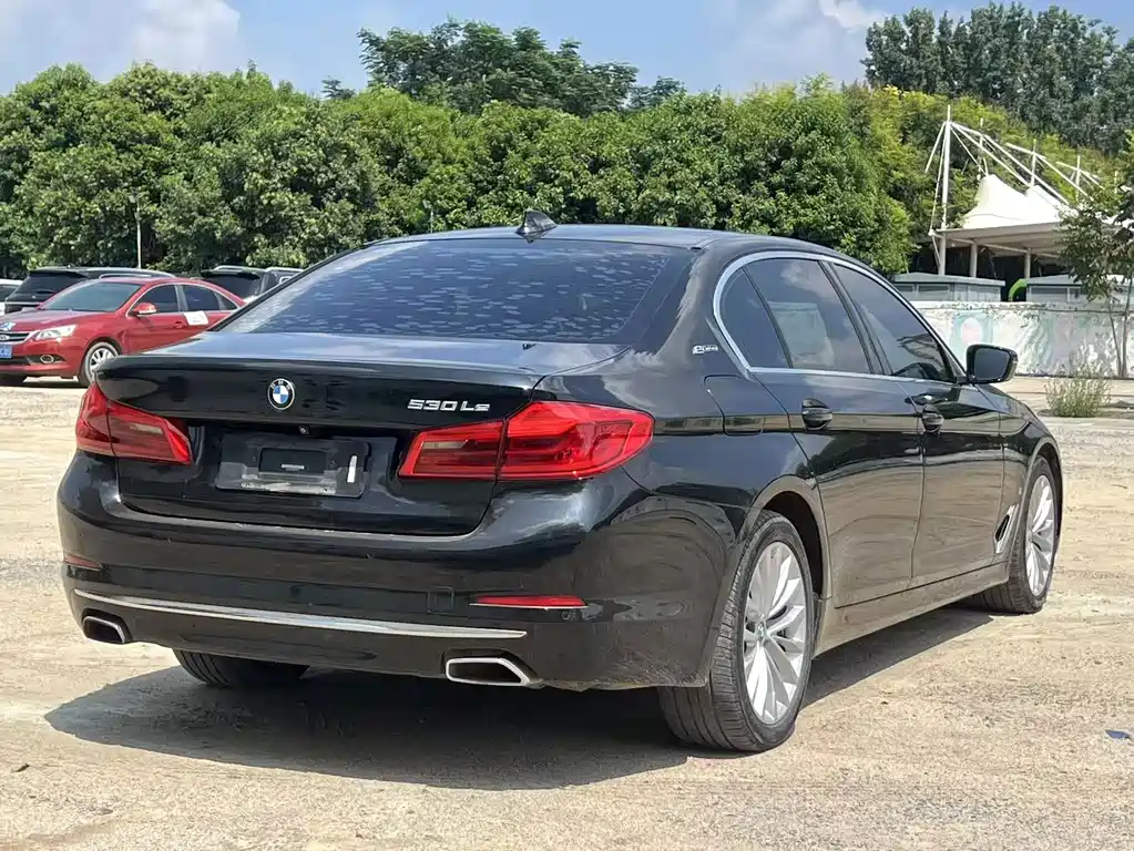 BMW 5 Series New Energy — миниатюра 7