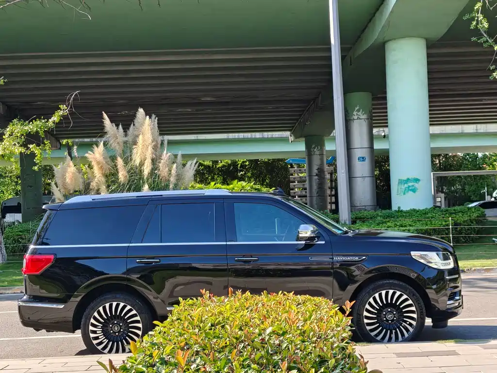 Lincoln Navigator — миниатюра 6