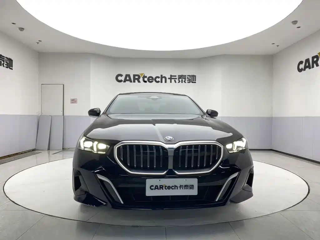 BMW 5 Series — миниатюра 3