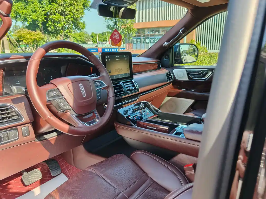 Lincoln Navigator — миниатюра 14
