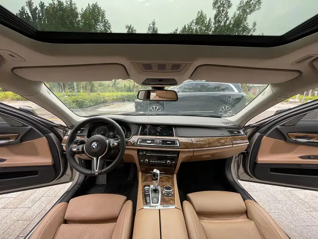 BMW 7 Series — миниатюра 6